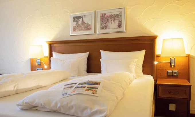 Ootmarsum Hôtel | Relax in Stunning Green Surroundings Close to Ootmarsum - with 2 Swimming Pools