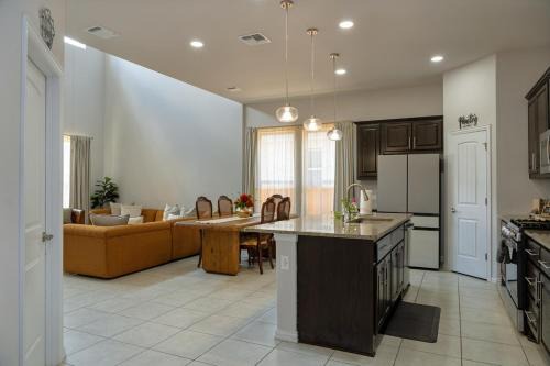 Manchaca Maison | Relax in Style - 3 King Beds - Near San Marcos Outlets