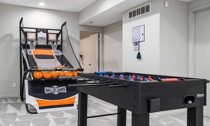Jefferson Maison | Relax in Style! 5BR Home, Hot Tub & Games!