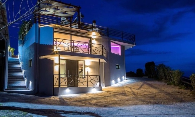 Korfalonas Appartement | Relax in Style at Ben’s Homes Panorama