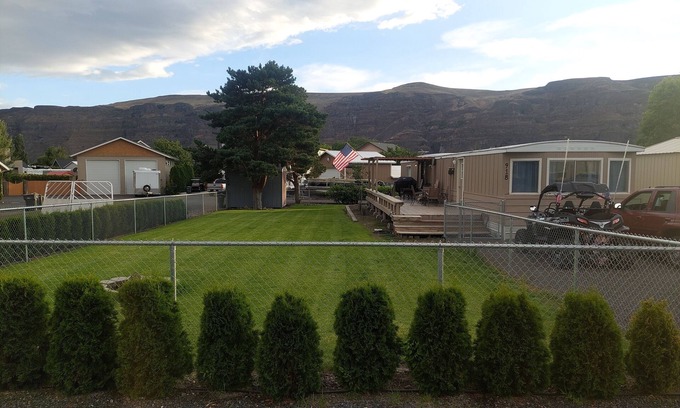 Sunland Estates Maison | Relax in Sunland, just minutes away to The Gorge & Cave B Winery!!