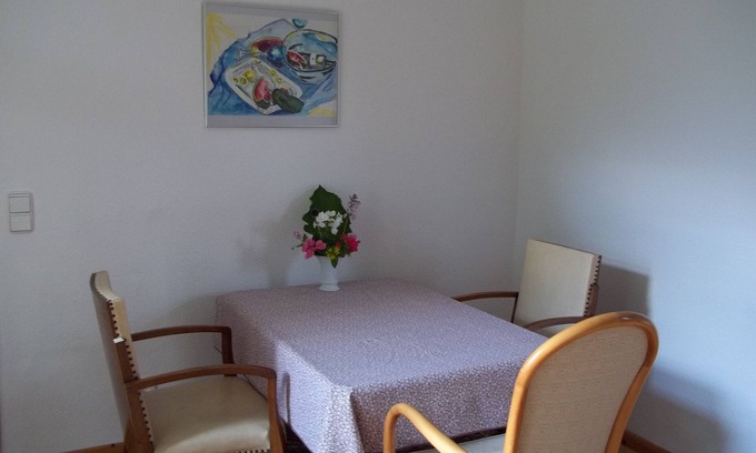 Lauenau Appartement | Détendez-vous dans le Deister-Süntel, grand appartement baigné de lumière, propre terrasse