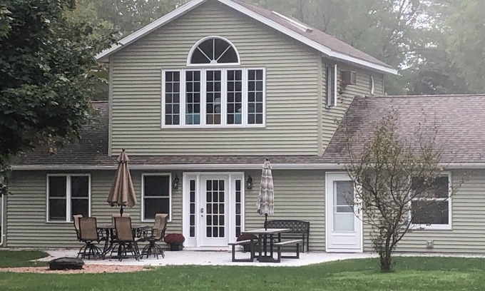 King Maison | Relax in Waupaca and the Chain O Lakes.