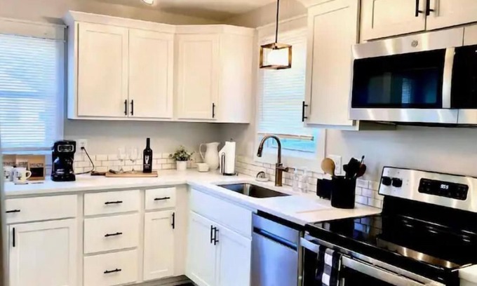 Forest Lake Maison | Relax, kick your feet up and enjoy the entire family friendly Cove.