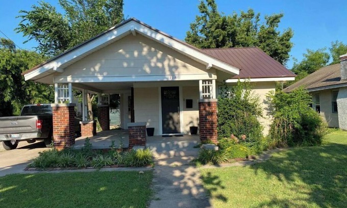 Ponca City Maison | Relax on Lake- cozy, spacious, and stylish