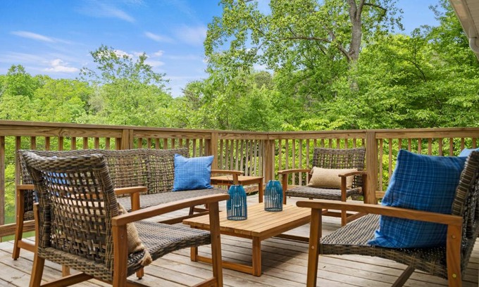 Barium Springs Maison | Relax on Riverbend
