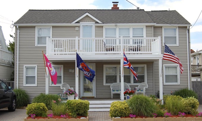 North Beach Haven Maison | Détendez-vous sur le pont de ce duplex au 2ème étage face à l'océan à quelques pas de la plage.