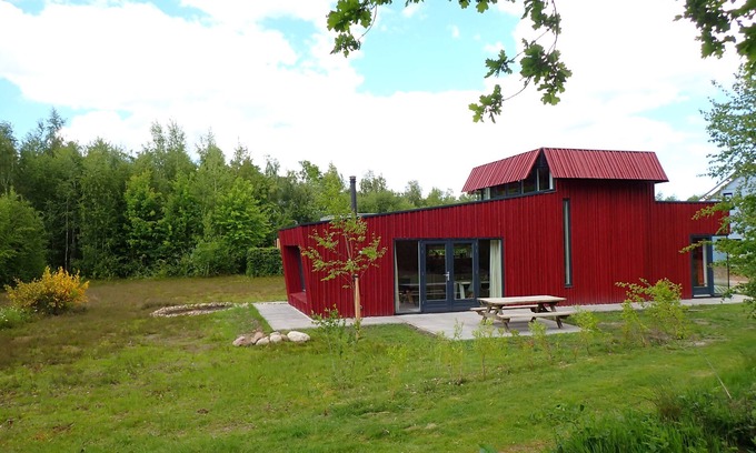 Gasselte Maison | Relax on the lovely lounge sofas with panoramic views of the nature garden? Or a week of quiet (tele)work, while walking straight into the woods for a lunch walk during your break?