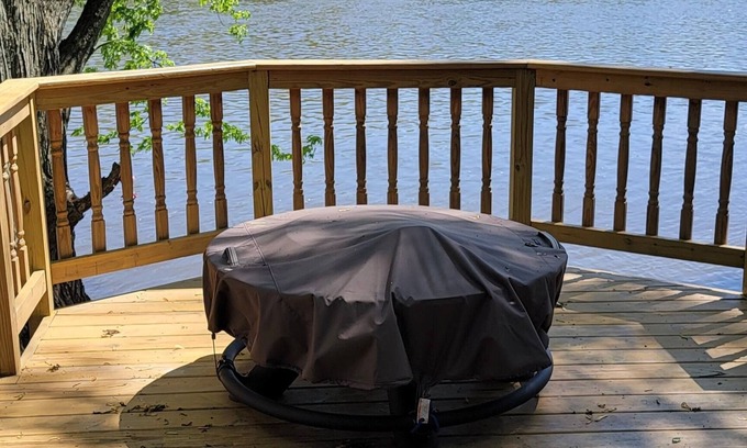 Lynn Center Cabine | Relax on the Rock River, book our cozy 1-bedroom cabin