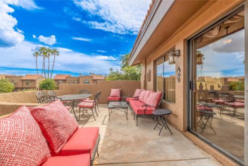 Rio Verde Appartement | Relax Recharge and Soak in Mountain Views with Pool, Tennis and 55 Plus Resort Style Stay