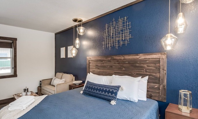 Prescott Hôtel | Relax & Refresh | Free Parking & Extra Vanity