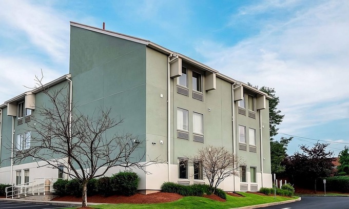 Saugus Maison | Relax & Unwind! 2 Roomy Units, Short Drive to Old Ship Street Historic District!