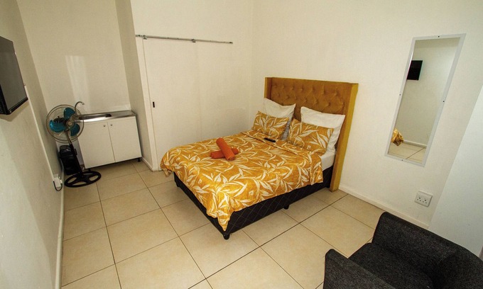 Cape Town Cabine | Relax & Unwind at LodgeOn91 !