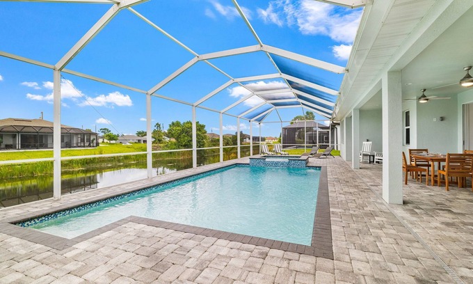 Mariner Maison | Relax & Unwind: Canal-Front Escape with Pool & Lanai