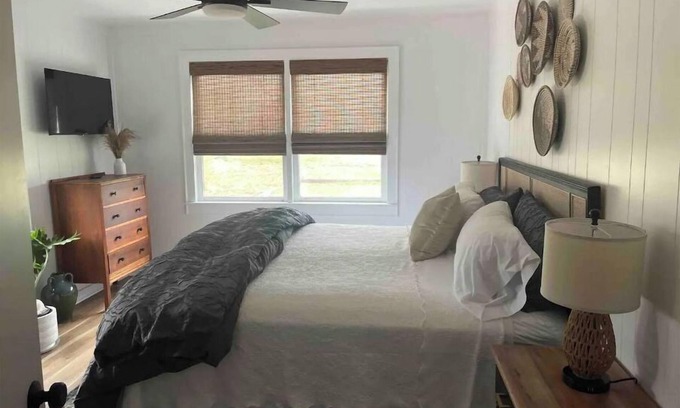 Buxton Maison | Relax, unwind in beautiful coastal cottage near exquisite Cape Hatteras Seashore