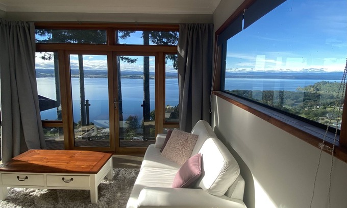 Acacia Bay Appartement | Relax & Unwind with Breathtaking Views over Lake Taupo