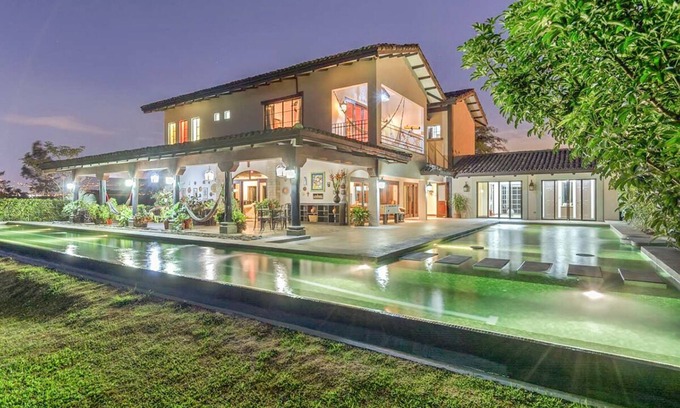 Santa Ana Maison | Relax with the whole family at this luxurious, peaceful and secluded mansion