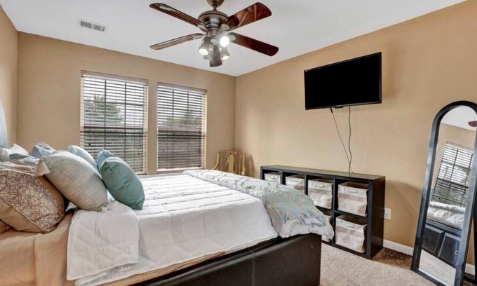 Pinch District Maison | Relax with the whole family at this peaceful place to stay.