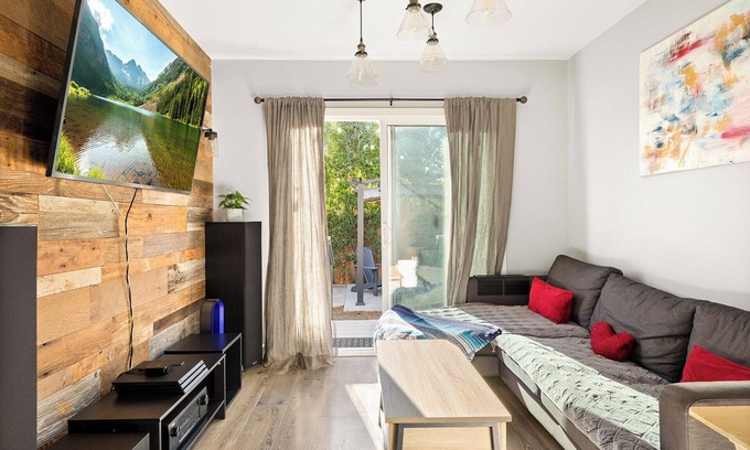 San Fernando Maison | Relaxation at its finest! Modern cozy home with WiFi and AC in San Fernando