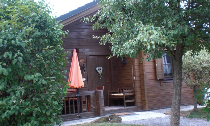 Viechtach Maison | Détente dans une cabane en rondins avec 2 chambres pouvant accueillir jusqu'à 5 personnes