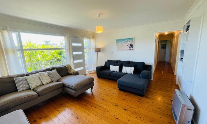 Mollymook Maison | Relaxed Coastal Retreat