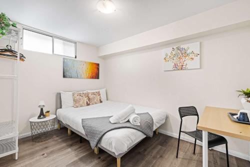 Carramar Maison | Relaxed Private Double Room in Carramar - Close to Station - Shared Bathroom