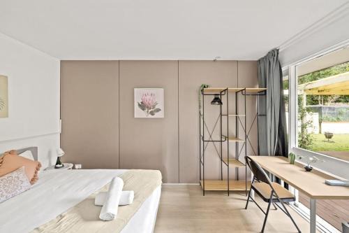Pymble Maison | Relaxed Queen Room - Serene Spot at Pymble - Shared Bathroom