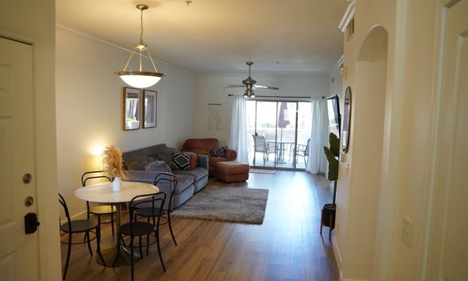 Gilbert Copropriété | Relaxing 2 bedroom Condo w/ heated pool, spa & gym