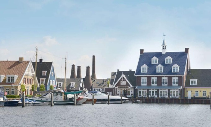 Municipality of Huizen Maison | Relaxing 2-Unit Stay by Gooimeer | Walk Naarderbos & Explore Nightlife