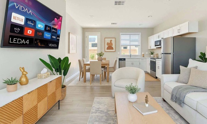 Glendale Appartement | Relaxing 2BD | 3Bed | 70" Smart TV | Free Parking