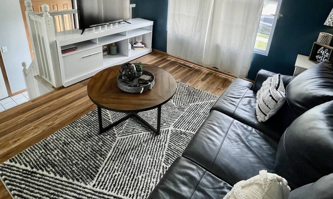 Omaha Maison | Relaxing 3 bedroom home with workspace!!