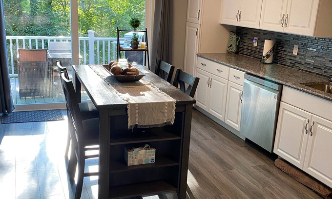 Town of Concord Maison | Relaxing 3 story townhouse