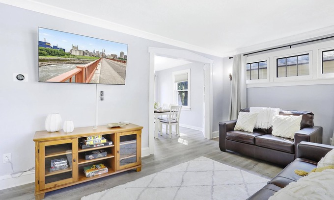 Minneapolis Maison | Relaxing 4-bedroom With A Nice Deck & Grill — Close to U of M