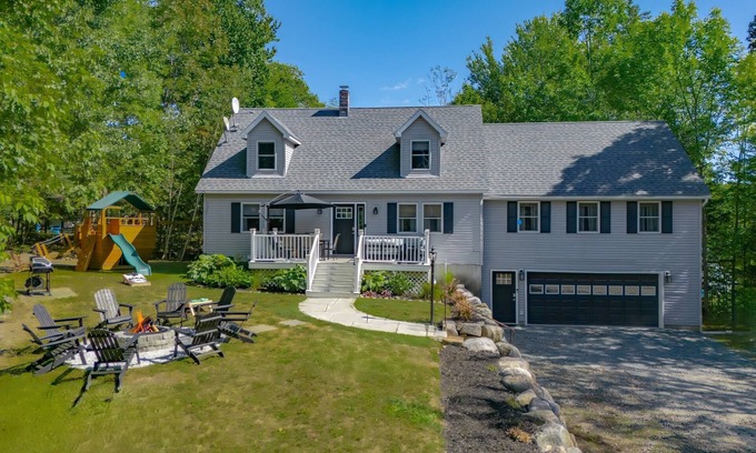 Ellsworth Maison | Relaxing 4BR home near Acadia w/Fire Pit, Game Room, Yard Games & More