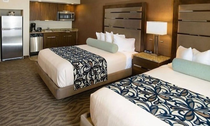 Atlantic City Station Balnéaire | Relaxing, Amenity Full, Boardwalk Studio w/ pool & hot tub -mins from the beach!