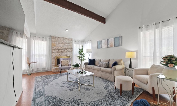 Pleasant Valley Maison | Relaxing Austin Stay Close to Downtown and Airport
