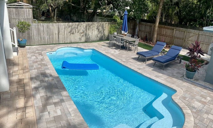 Palm Harbor Maison | Relaxing Beach Style Home with Heated Saltwater Pool in Crystal Beach