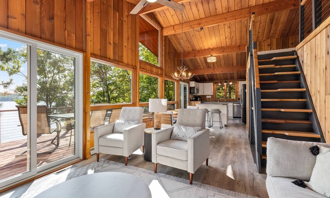 Cushing Cabine | Relaxing Cabin Retreat with Lakeside Firepit, Swimming & Beautiful Lake Views