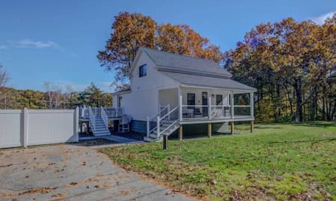 Wells Cabine | Relaxing Coastal Escape Near Beaches with Hot Tub