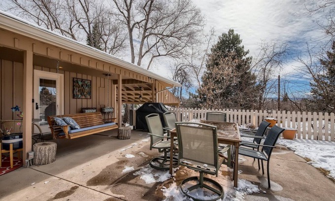 Castle Rock Appartement | Relaxing Downtown Castle Rock guest suite.
