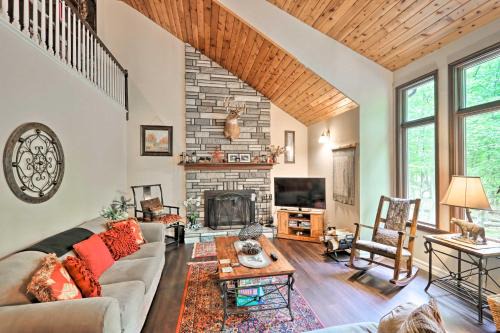 Sybertsville Maison | Relaxing Eagle Rock Resort Home - 1 Block to Lake!
