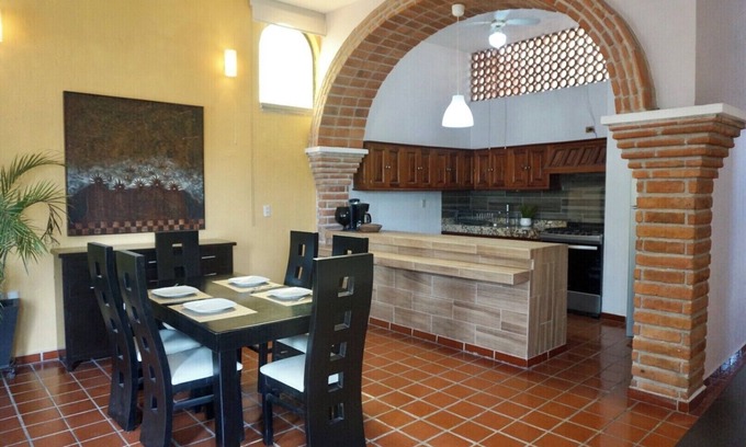 Lazaro Cardenas Appartement | Relaxing Escape in a Local Neighborhood w/ Rooftop –Near Zona Romantica & Beach