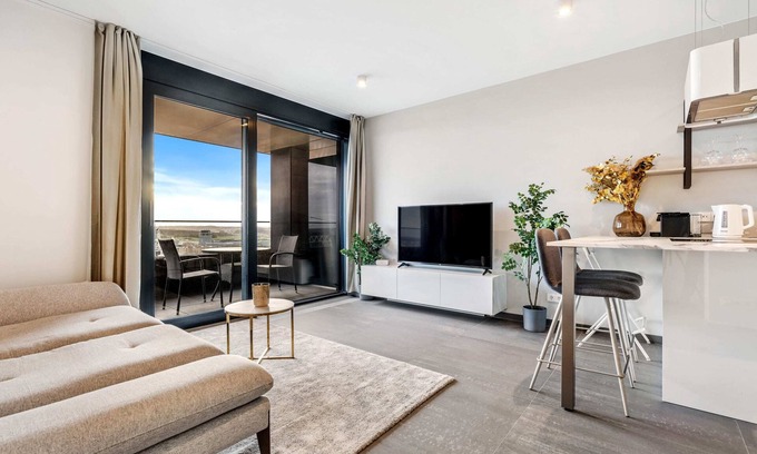Gasperich Appartement | Relaxing Escape with Pool, Gym, and Views