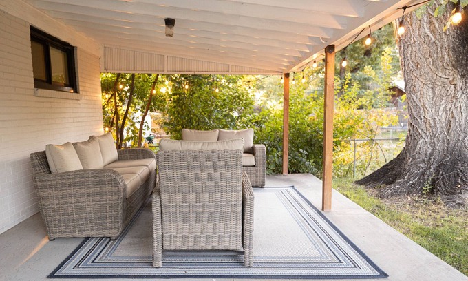 Southeast Maison | Relaxing Family Retreat: 4BR, King Bed, Fire Pit