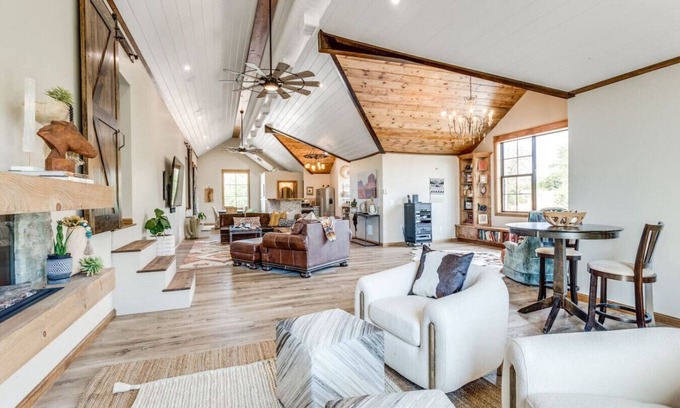 Oklahoma County Autre | Relaxing Farm retreat on 40 acres in Arcadia