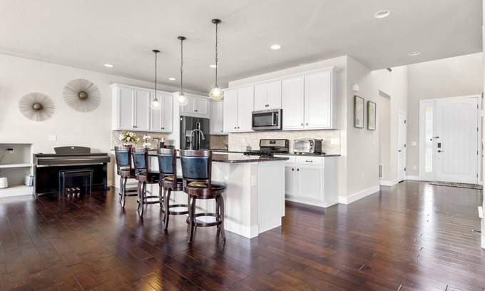 Arvada Maison | Relaxing Foothills Retreat in Gorgeous Modern Home