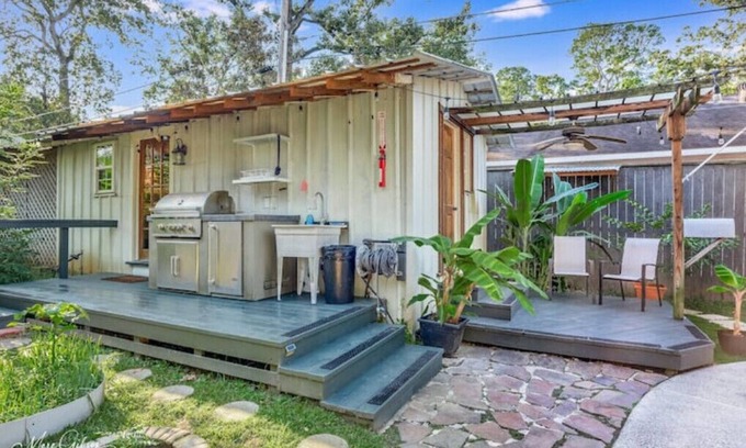 Broadmoor Cottage | Relaxing garden cottage with sauna