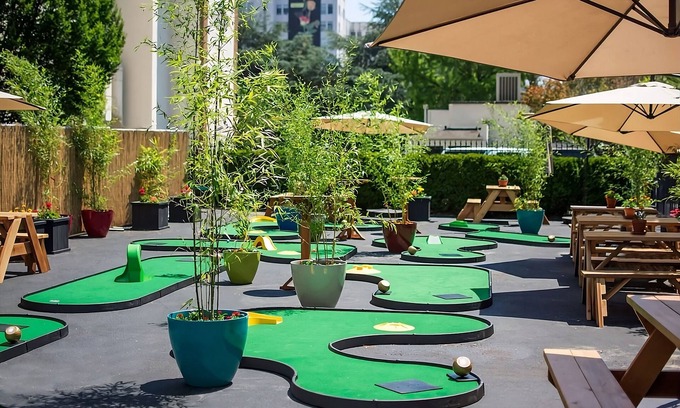 Goose Hollow Hôtel | Relaxing Getaway Awaits! 2 Stylish Units, Pet-friendly, Near Japanese Garden!