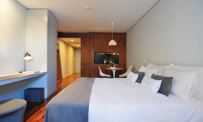 Santo Antonio Hôtel | Relaxing Getaway Awaits, 2 Modern Units, Prime Location, Altis Prime, Pets OK