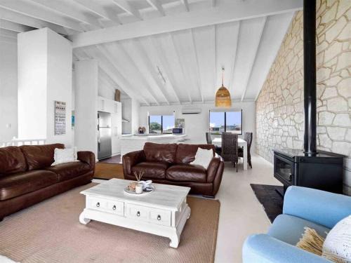 Falcon Maison | Relaxing Getaway Beachfront Access Multi Family Pets Mandurah